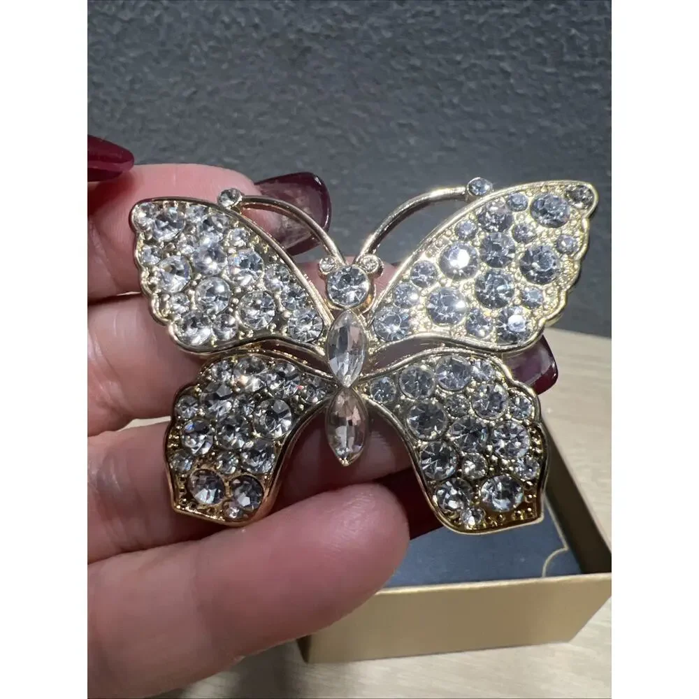 Vintage Monet Rhinestone Butterfly Brooch in the Original Box - Picture 4 of 7